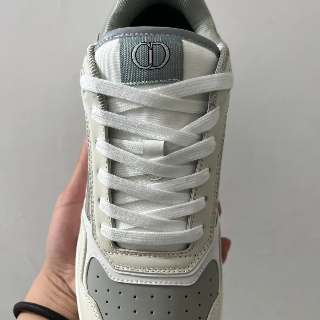 👟👟Ex-factory price 560👟👟 Men's size +10 Dior B27 series ✨2024 upgraded version purchasing agent grade ✨Super🔥sports shoes👫couple shoes. The high version 1:1 adopts oil edge lasting technology, the fabric is imported first-layer cowhide + high-tech fabric, and the inner cowhide + customized lining. TPU original engraved outsole. More than 30 colors of high-soled boots are available. Size: 35-42 for women and 38-46 for men. Bosses are welcome to compare...